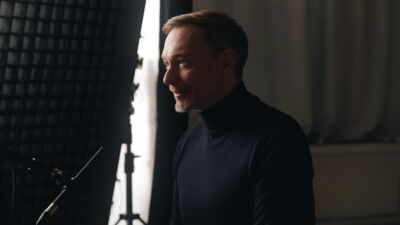Portrait of FDP lead candidate Christian Lindner in a black turtleneck, cinematically lit on the set of the TV spot for the federal election.